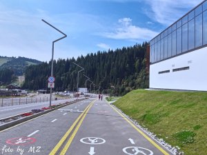 Велодоріжки біля клубу Voda