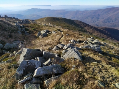 пропонуємо підйом з піднніжя і на гору який буде проходити по найрізноманітнішим місцям , проходитиме через два озера , з виходом на саму
 вершину гори . Гарантуємо море вражень і гору емоцій , та декілька мозолів