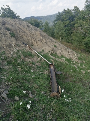 вода холодна і смачна