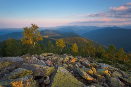 Вид з г.Явірник-Горган в бік Татарова. Літній вечір