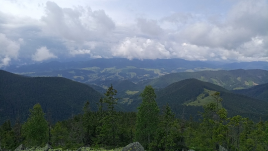 Вид на Костричу, Чорногора в хмарах