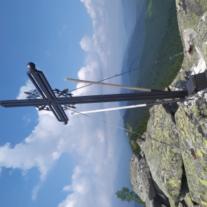 Хрест на вершині гори Явірник-Горган