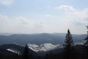 Вид на с. Головське з гори Вежа.