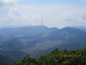 Вигляд на гору Передня (ін.назва Хрест) з Вел.Попаді (хребет Три гонти)