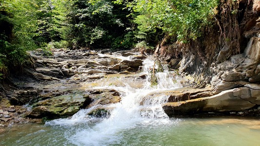 Це Кривопільський водоспад (3 м).