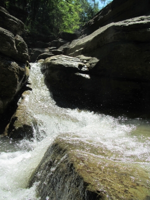 Висота падіння води — 3 м