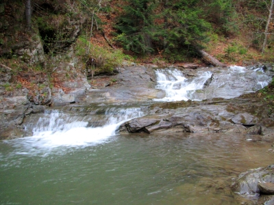 Висота водоспаду - 2,5 м