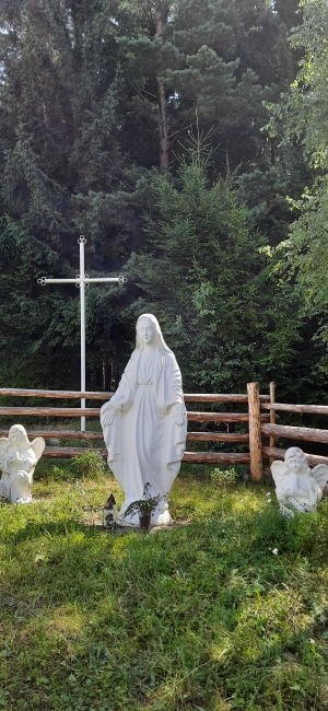 Статуя Діви Марії на маршруті